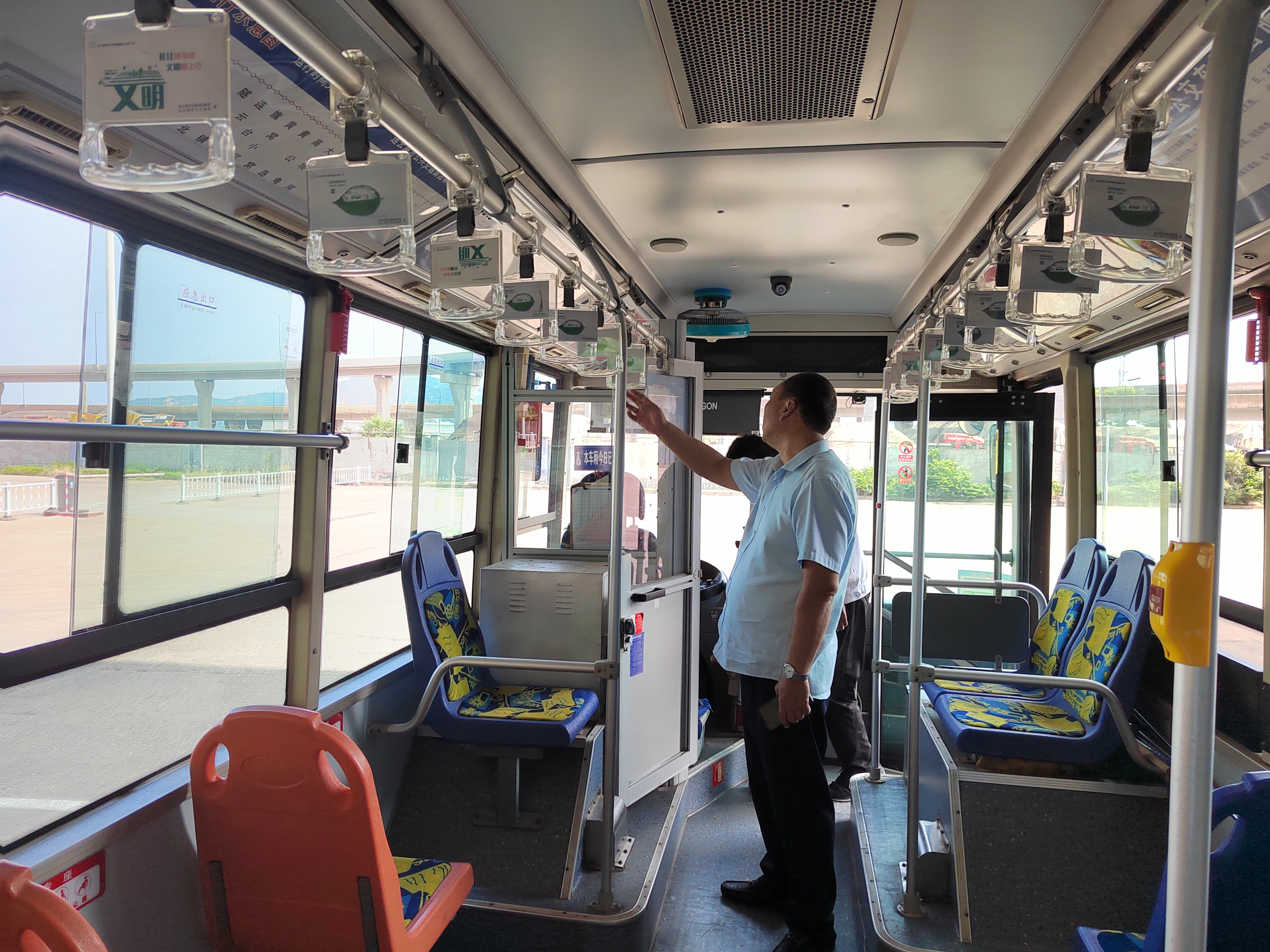 公交集團(tuán)公交事業(yè)二部開展創(chuàng)文大排查大整治活動(dòng)