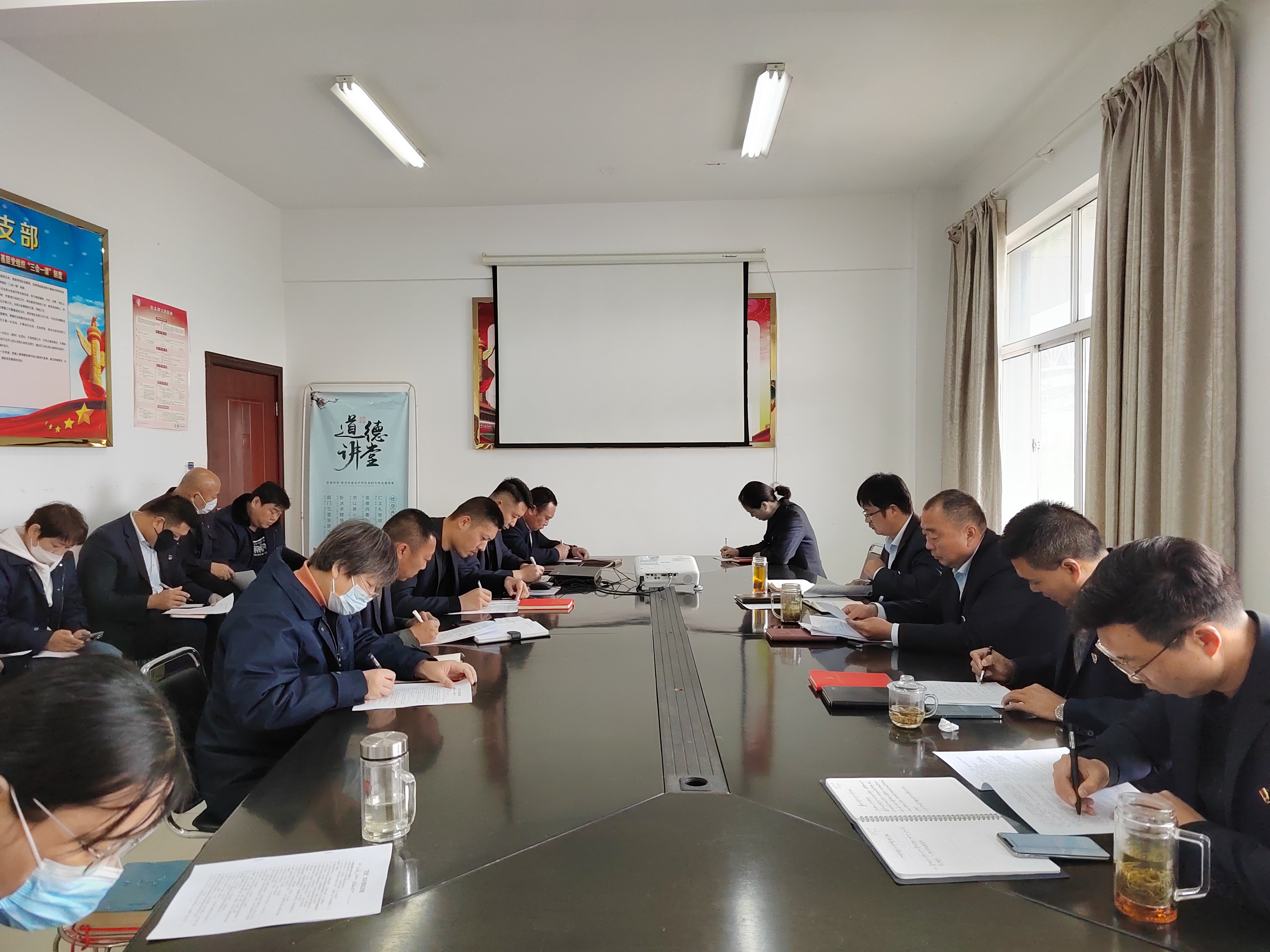 公交集團公交事業(yè)二部黨支部組織開展“四史”學習教育專題測試