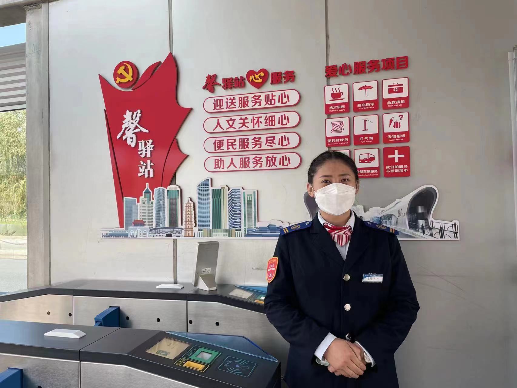 快速公交事業部站務員江雪幫助乘客找到丟失的手機獲感謝