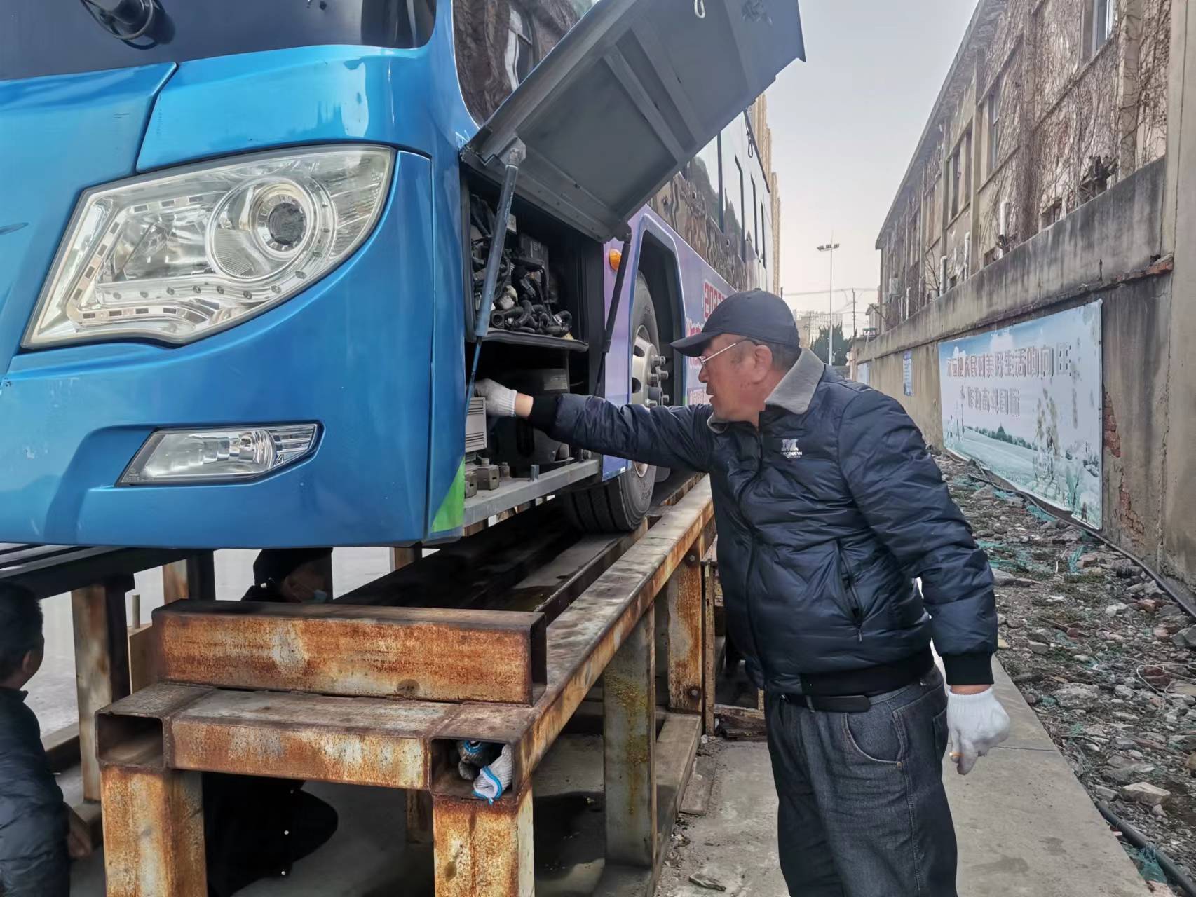 公交集團(tuán)公交事業(yè)一部開(kāi)展車(chē)輛例保檢查工作