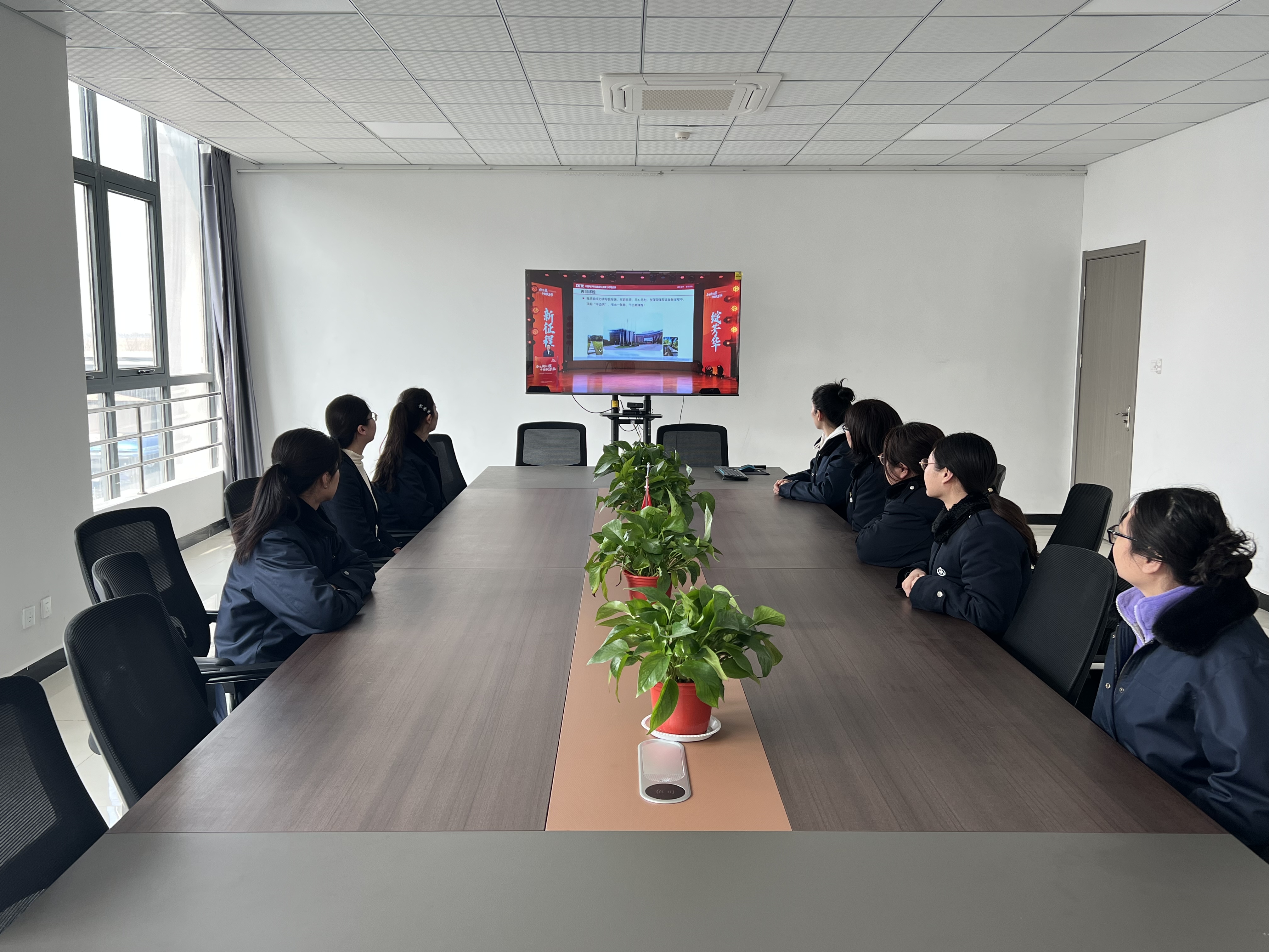 經營發展事業部組織女職工觀看巾幗勞模工匠宣講專題片