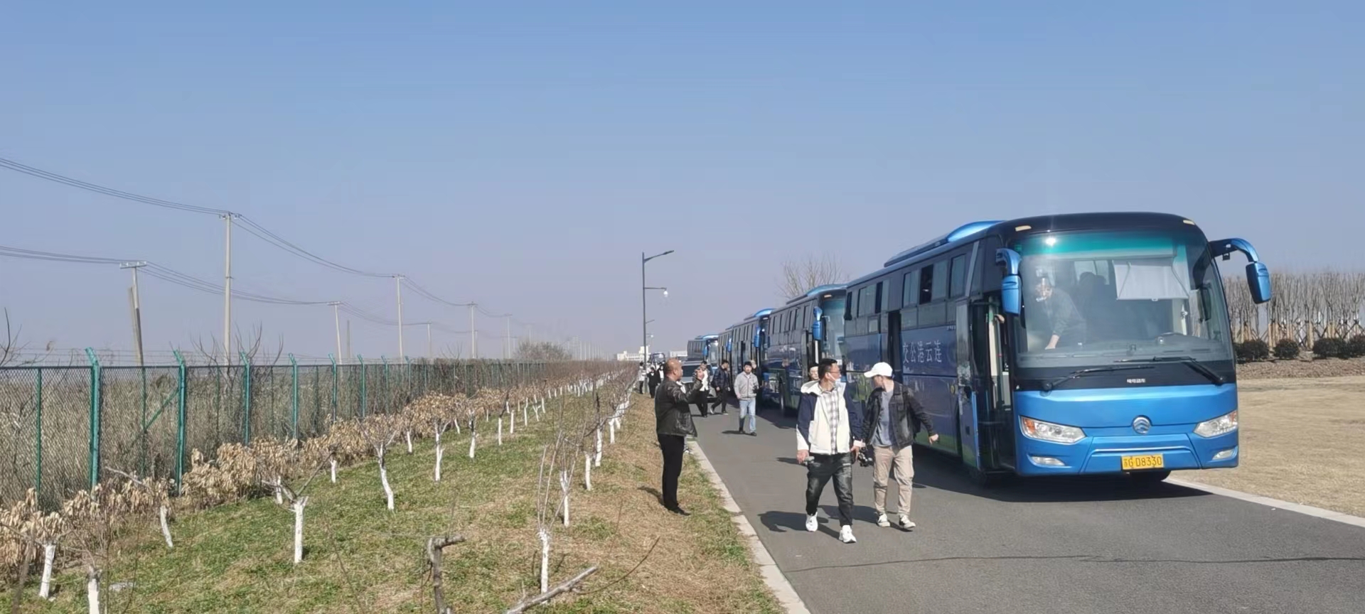 經(jīng)營發(fā)展事業(yè)部圓滿完成徐圩管委會義務(wù)植樹定制公交運輸保障工作