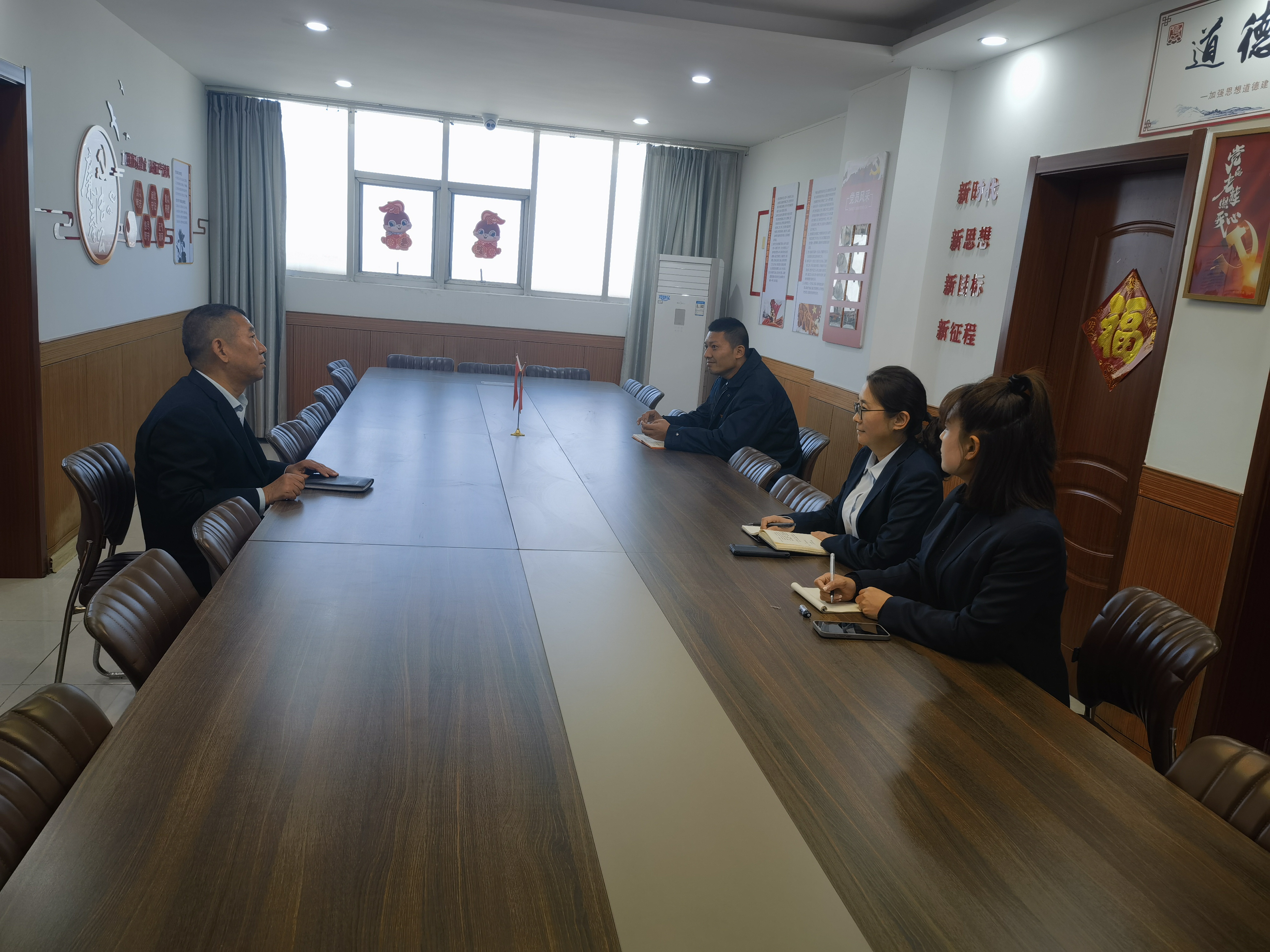 公交集團(tuán)公交事業(yè)一部理論中心組學(xué)習(xí)研討《習(xí)近平談治國理政》第四卷