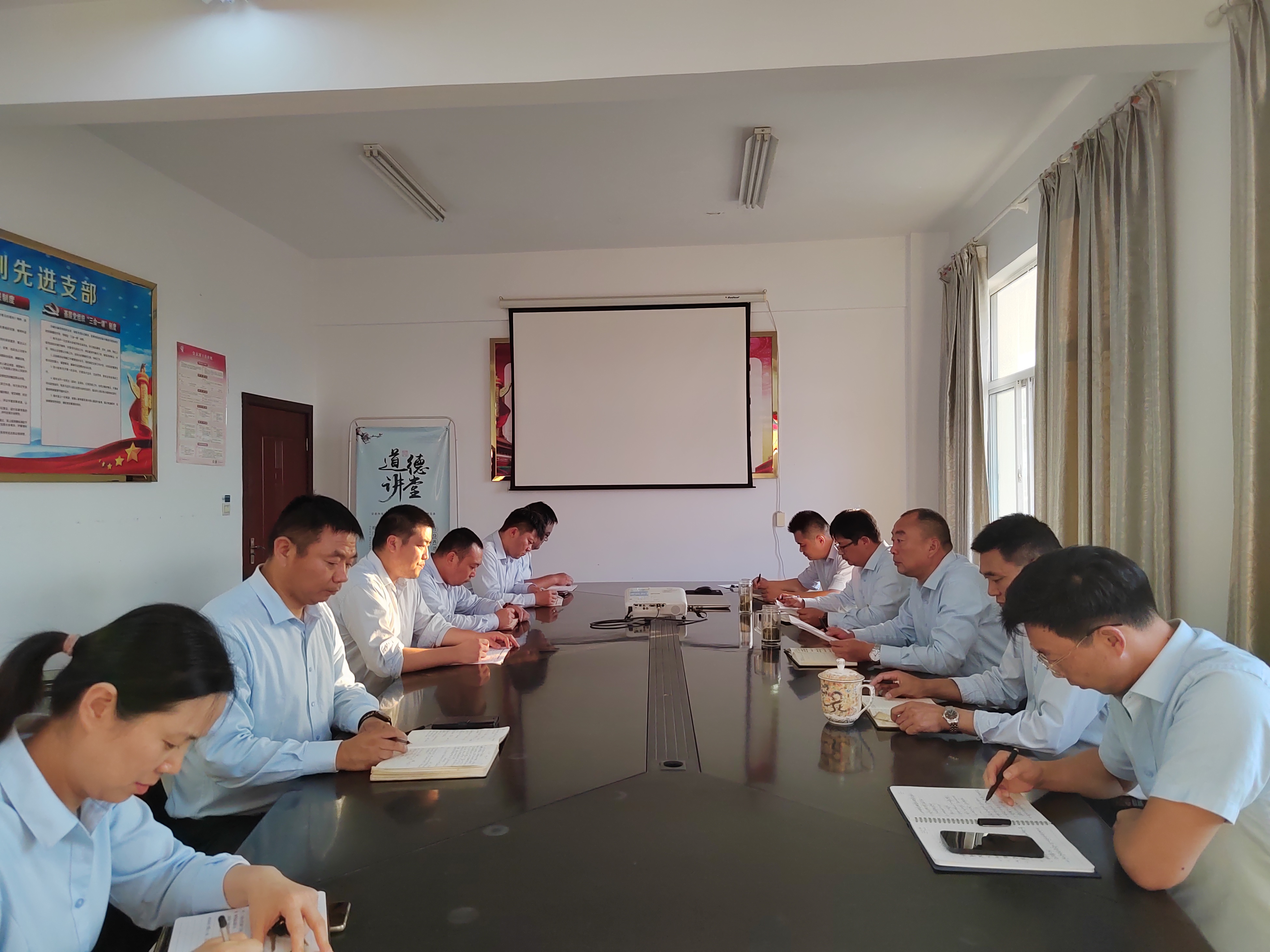 公交集團(tuán)公交事業(yè)二部開展黨員干部談心談話活動