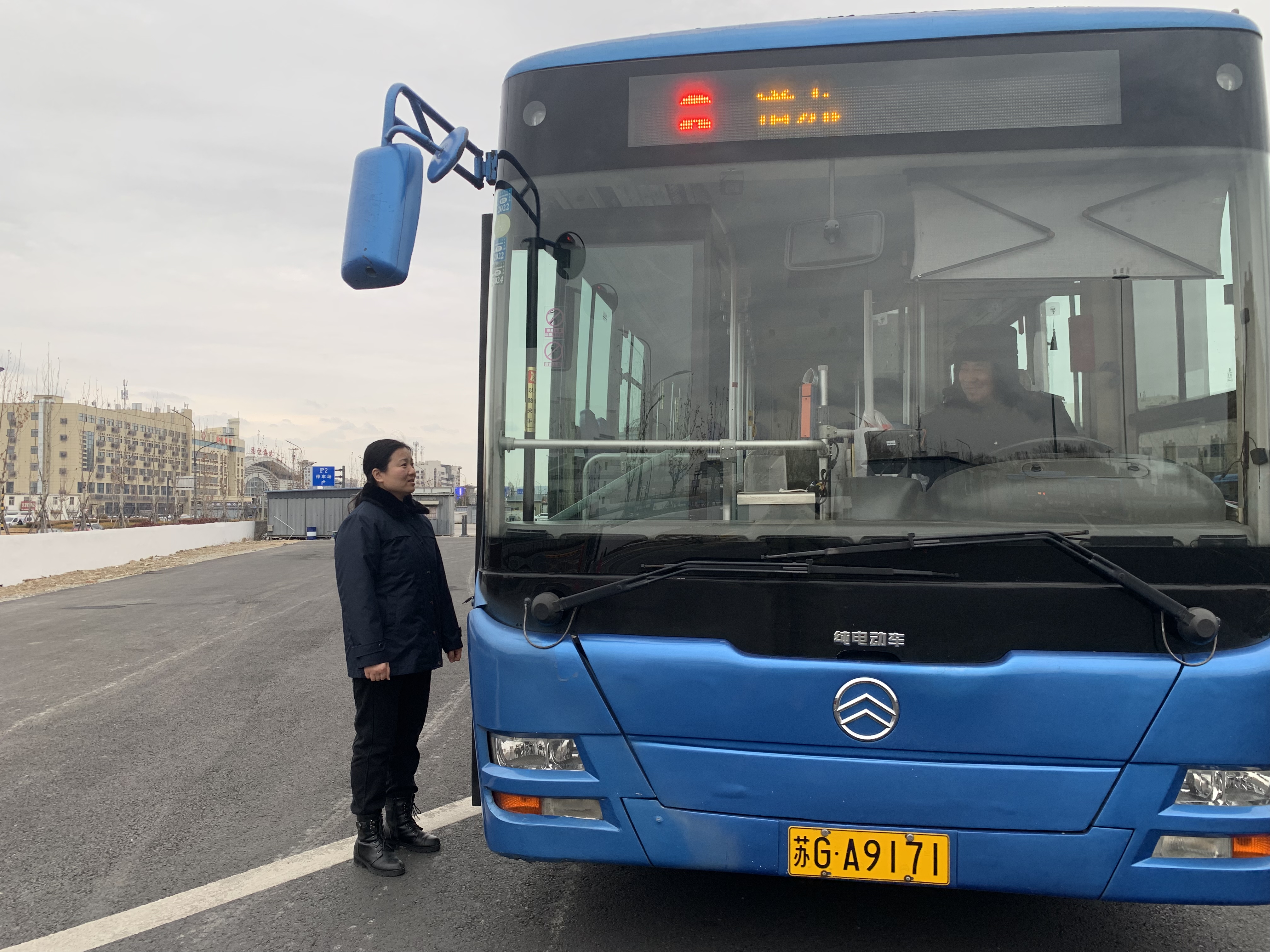 迎戰雨雪 公交集團公交事業一部全力以赴保障市民安全出行