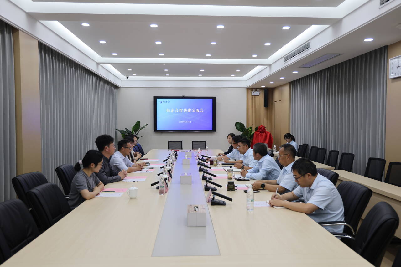 校企合作共建 共繪發(fā)展新篇 ——連云港公交集團與南京醫(yī)科大學康達學院舉行校企合作共建交流會