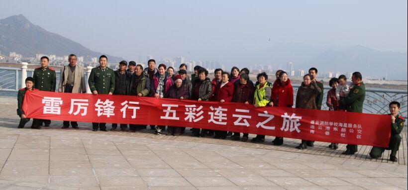 公交東部公司攜手連云消防、南巷社區開展“雷歷鋒行 五彩連云之旅”活動