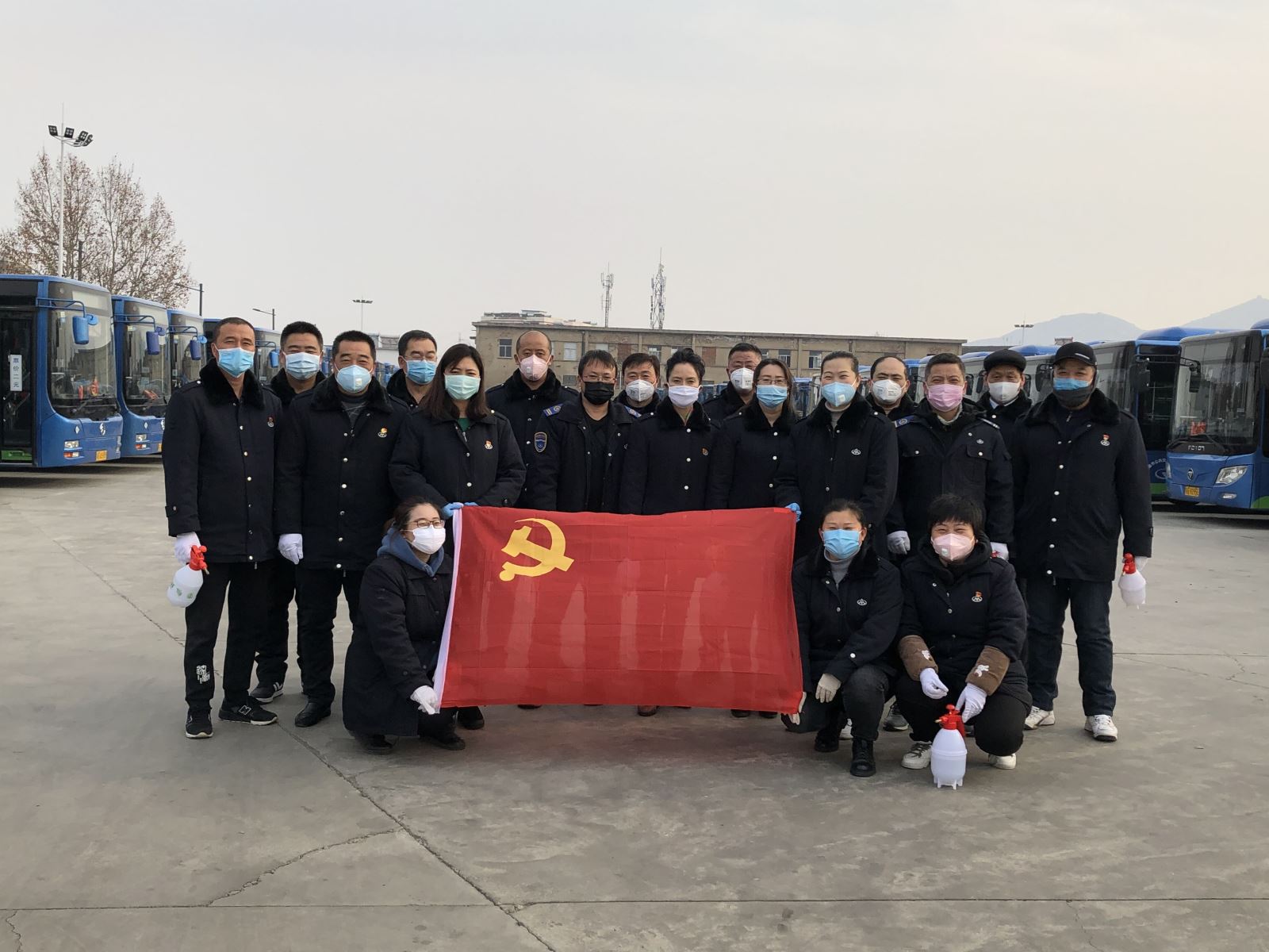 堅守一線，用行動譜寫了一曲“愛的奉獻”