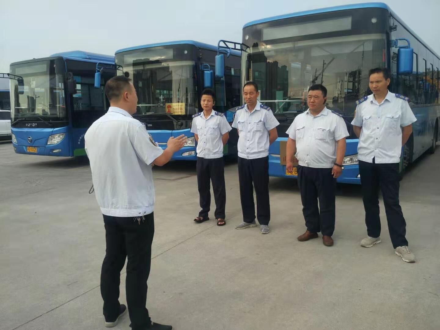 公交集團公交事業一部圓滿完成華杰實驗學校定制公交業務