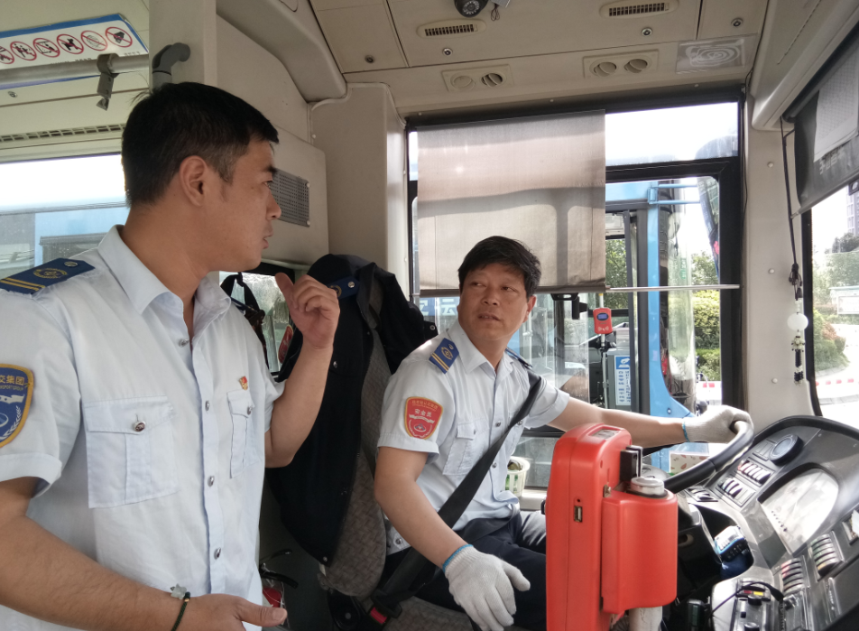 公交集團(tuán)東部公司開展上路上線檢查 助推創(chuàng)文工作
