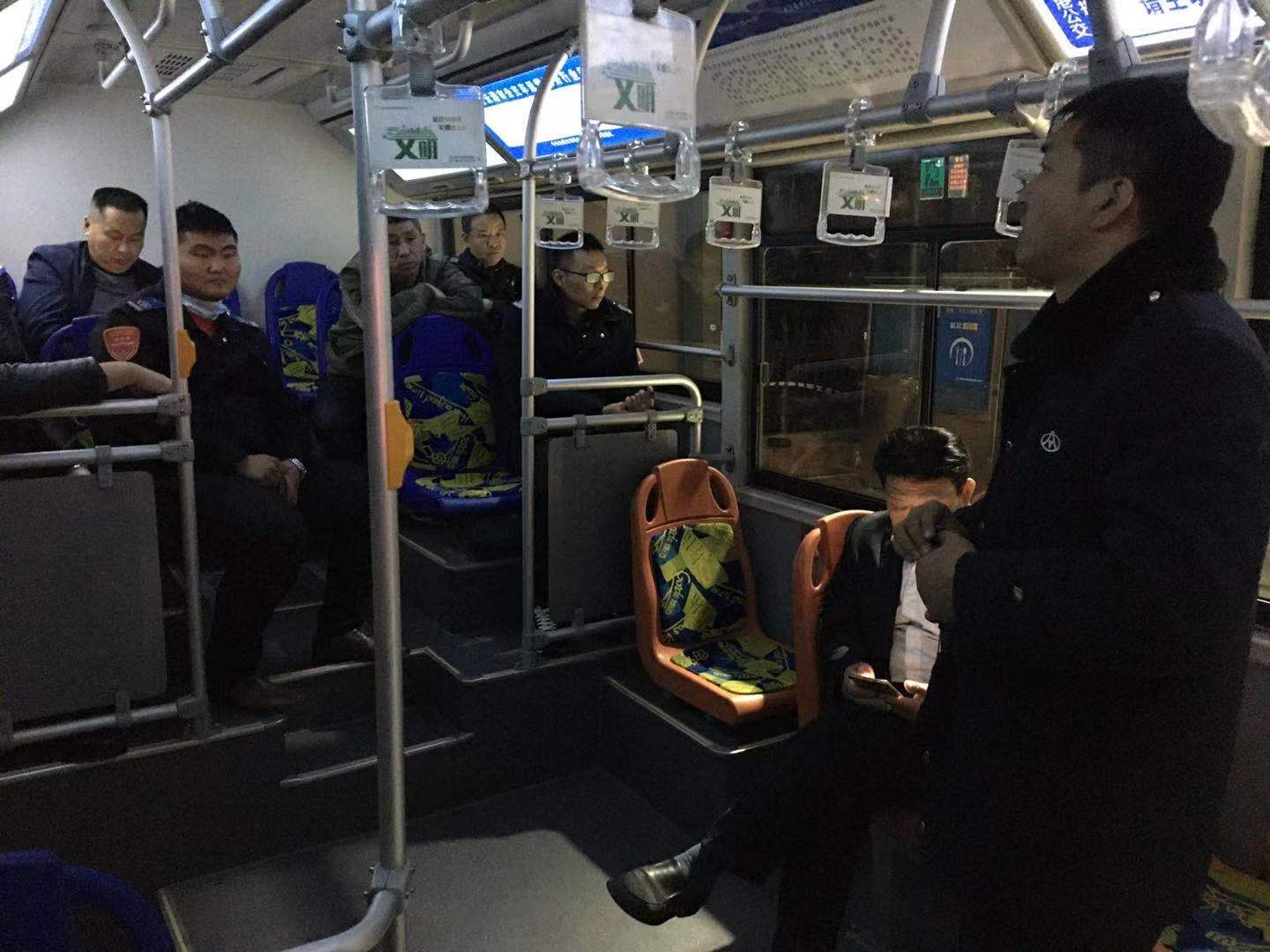 公交集團(tuán)公交事業(yè)一部做好疫情防控工作確保市民安全乘車