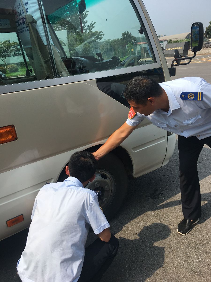 公交佳連公司開展拉網式安全生產綜合大檢查