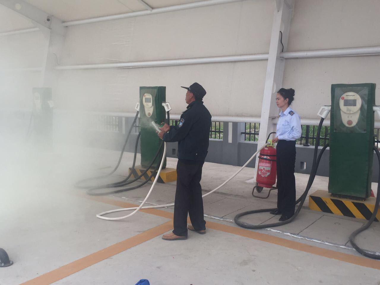 公交佳連公司未雨綢繆 做好夏季停車場(chǎng)車輛安全維護(hù)工作