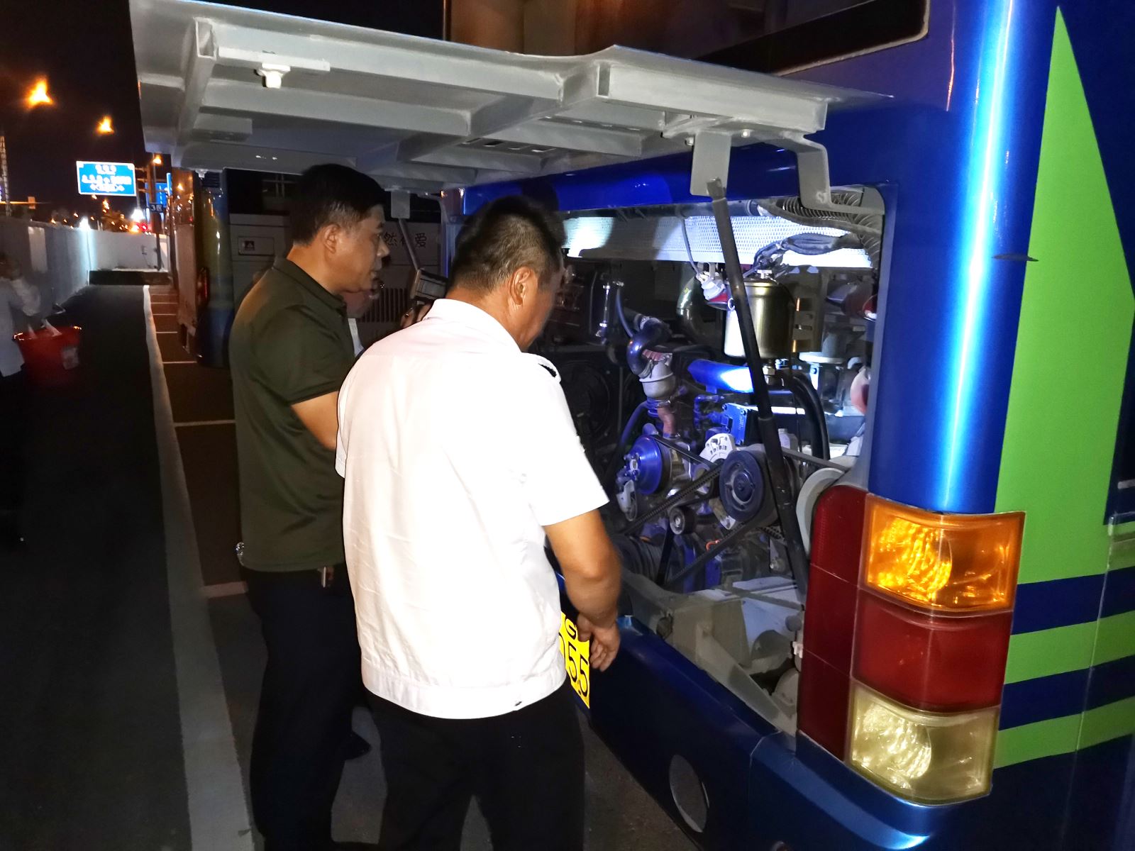 公交集團公交事業(yè)一部開展夜間安全大檢查