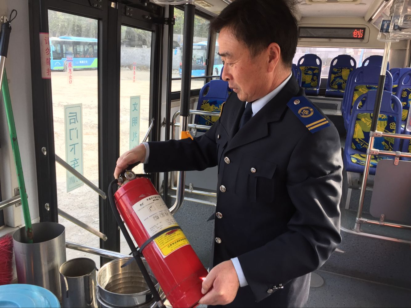 公交集團海州公司車隊開展車輛衛生檢查