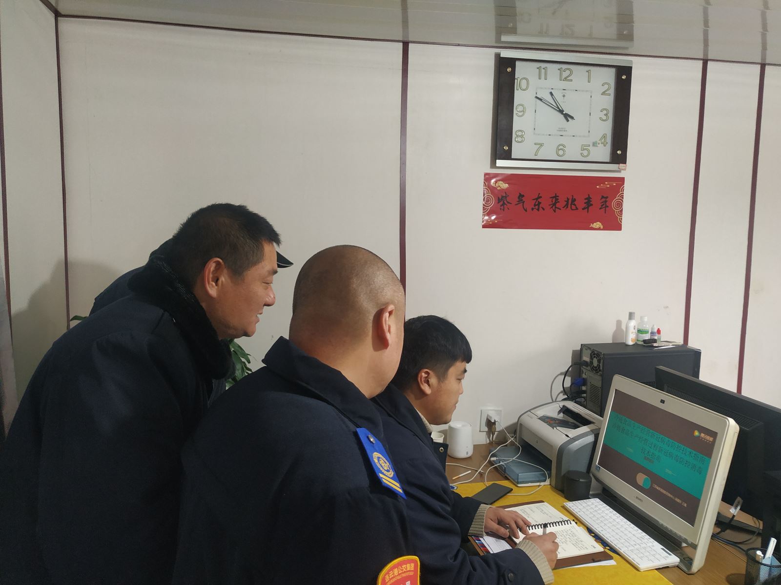 公交集團(tuán)公交事業(yè)二部開展冷鏈?zhǔn)称飞a(chǎn)經(jīng)營(yíng)新冠病毒防控知識(shí)培訓(xùn)