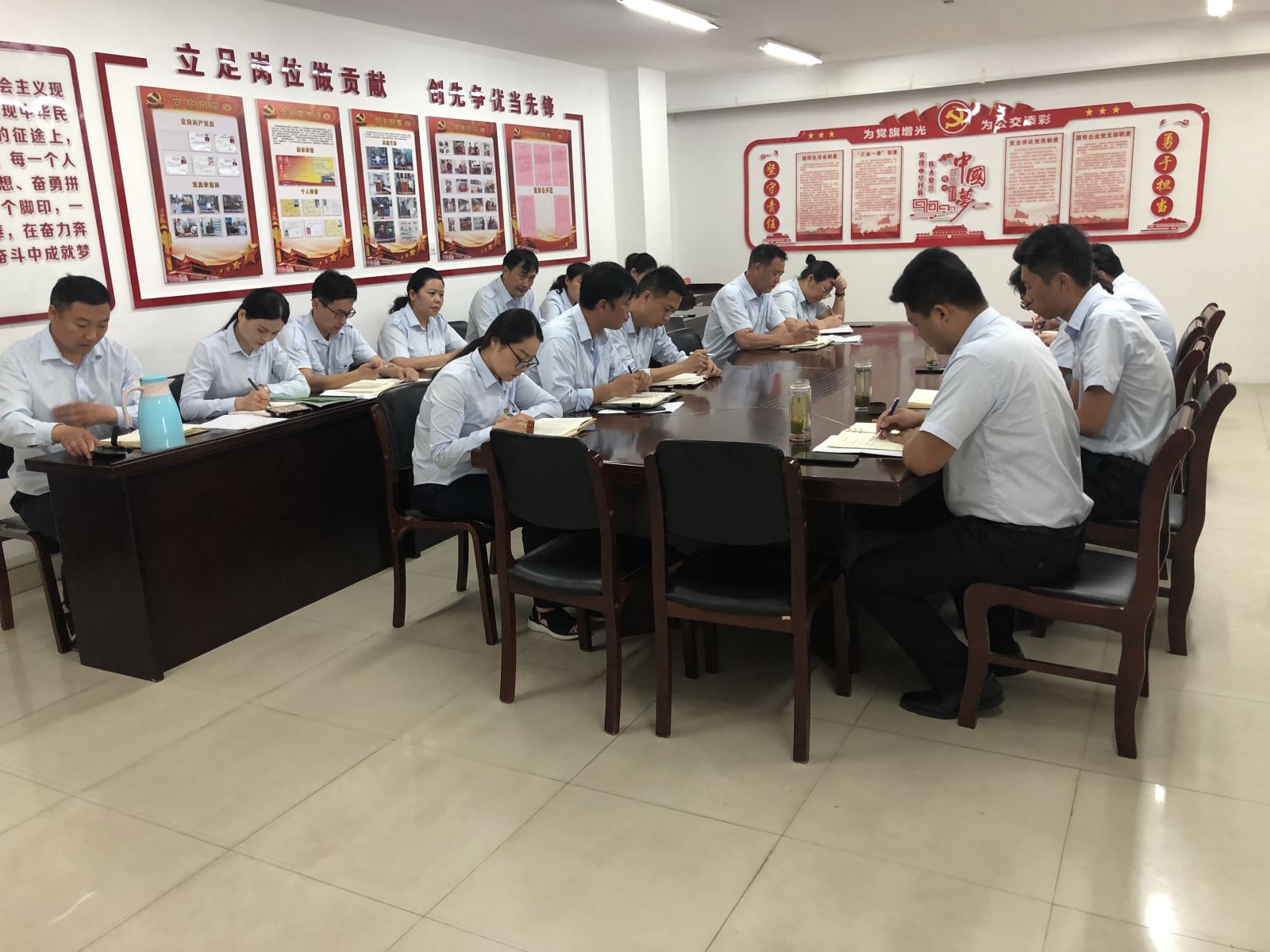 快速公交事業(yè)部學習習總書記《在企業(yè)家座談會上的講話》