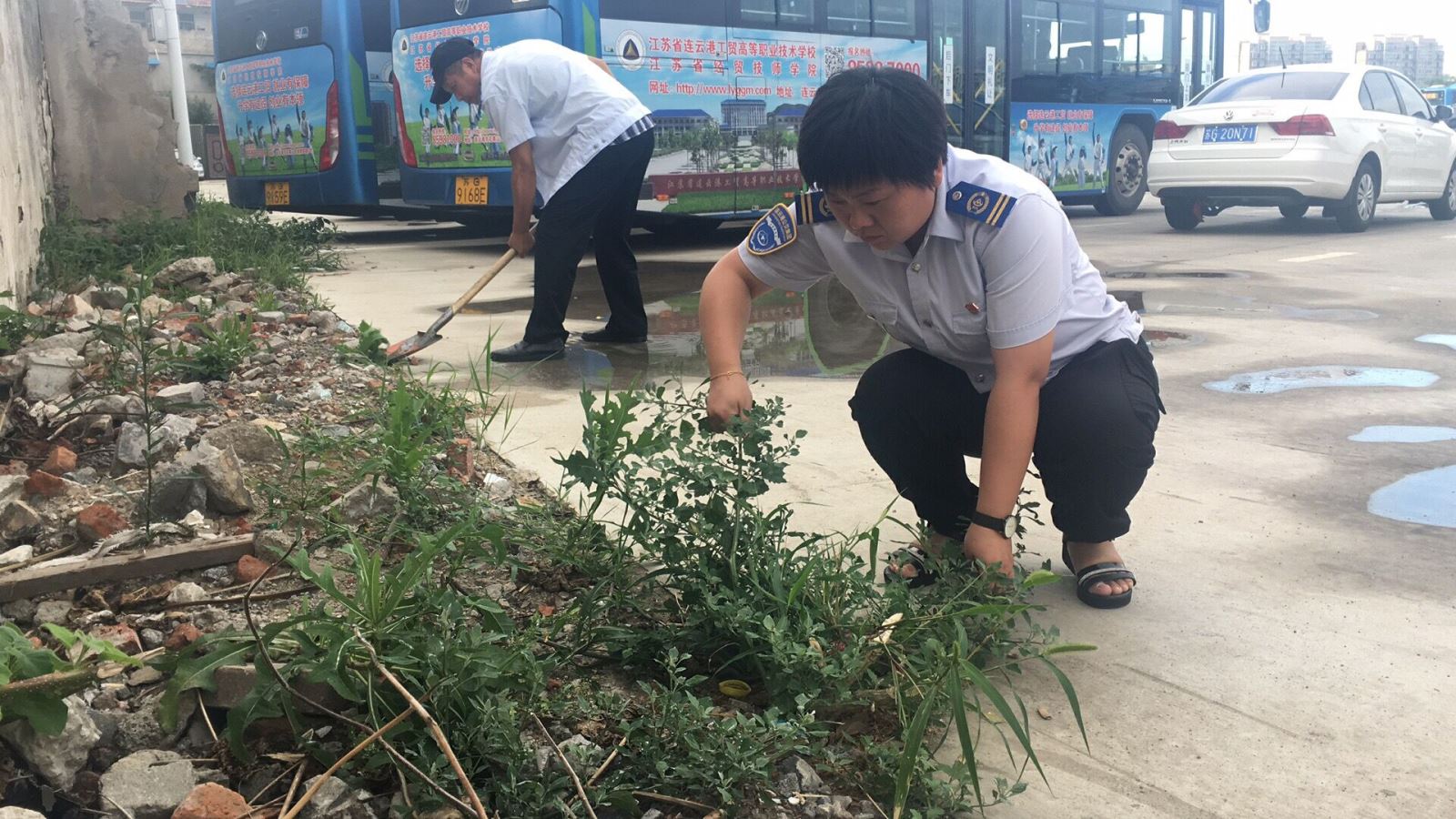 公交集團(tuán)公交事業(yè)一部持續(xù)開(kāi)展站場(chǎng)衛(wèi)生清潔行動(dòng)