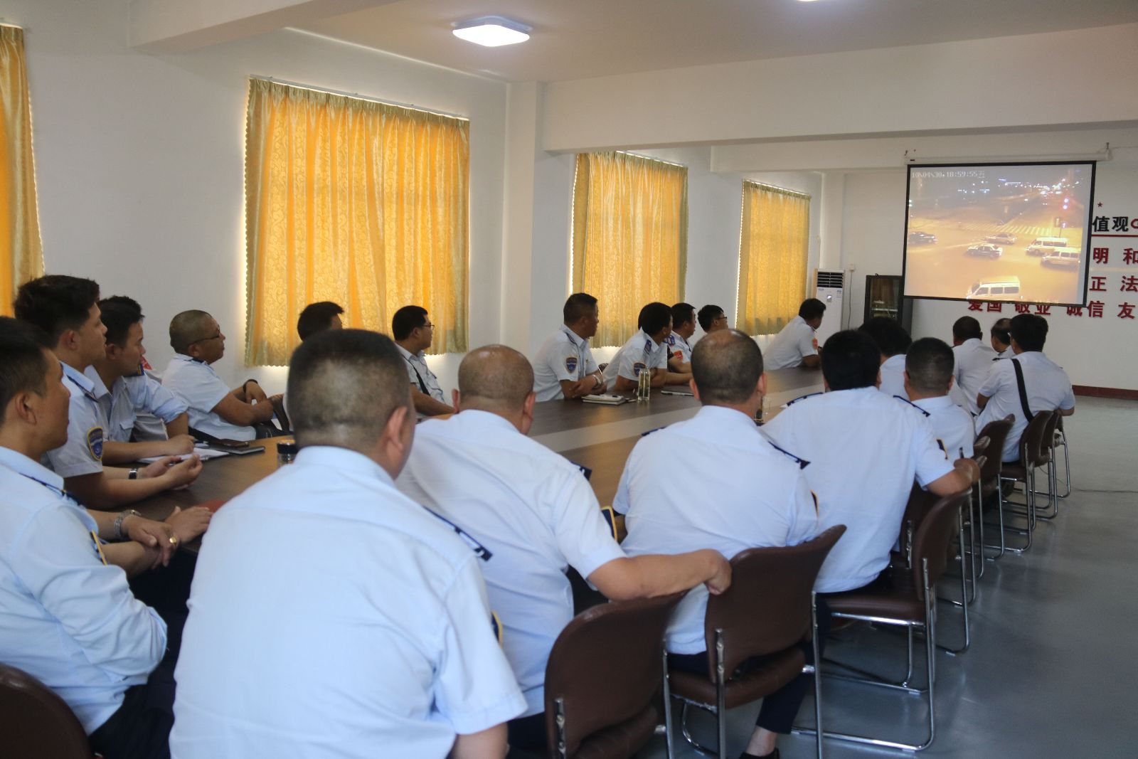 公交集團(tuán)海通公交公司開(kāi)展“安全事故警示教育大家談”活動(dòng)