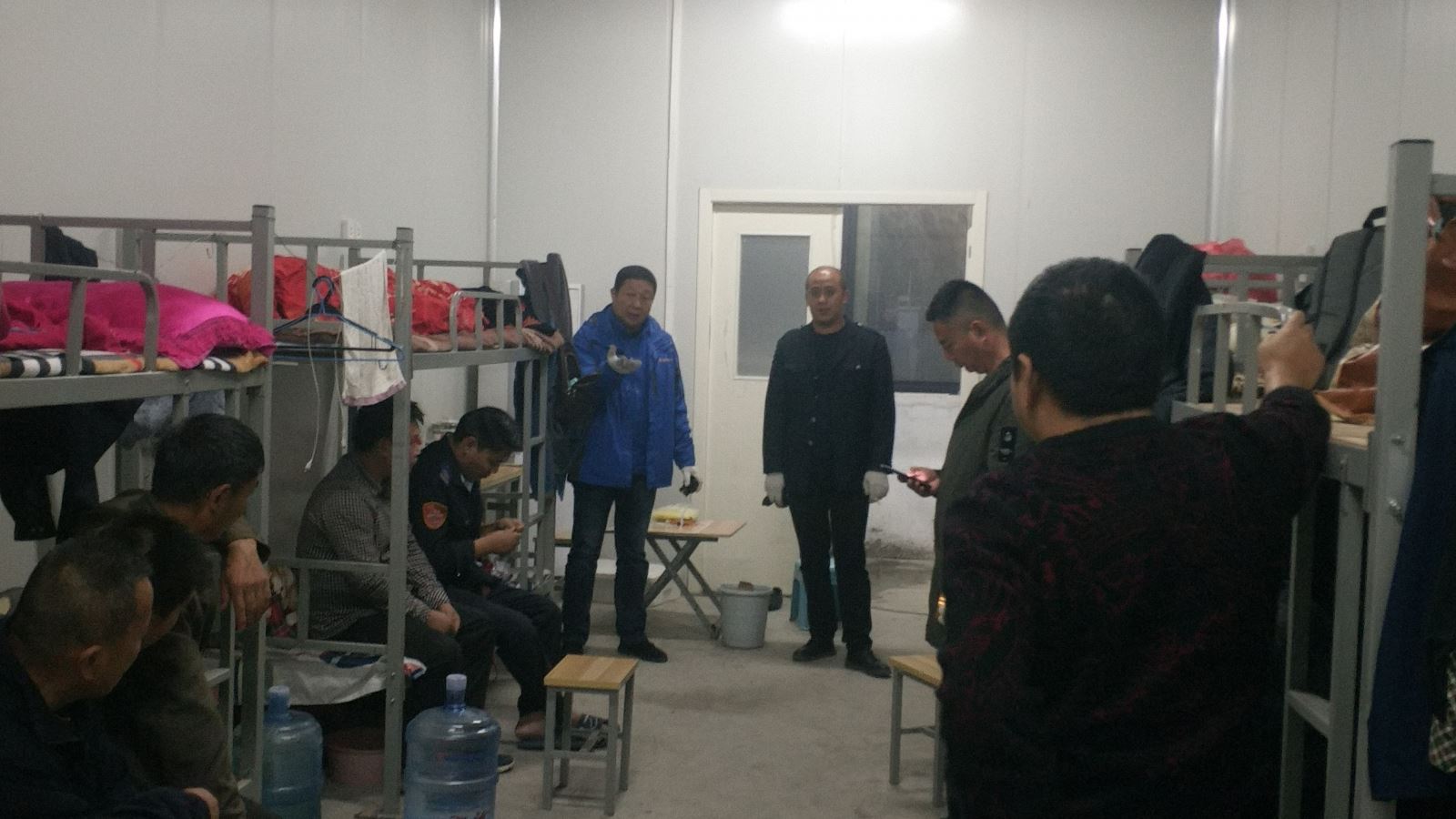 公交集團(tuán)經(jīng)營(yíng)發(fā)展事業(yè)部開展場(chǎng)站夜查工作