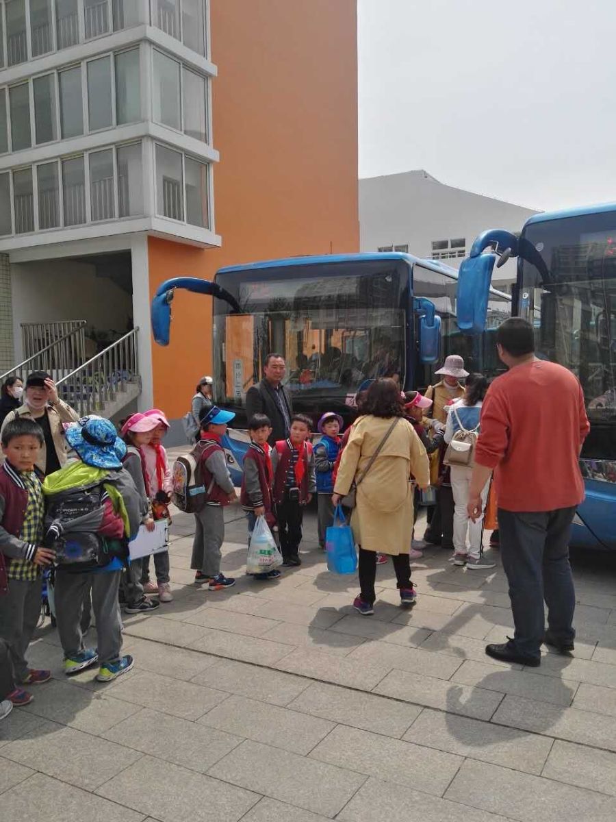 公交海州公司圓滿完成蒼梧小學定制班線任務