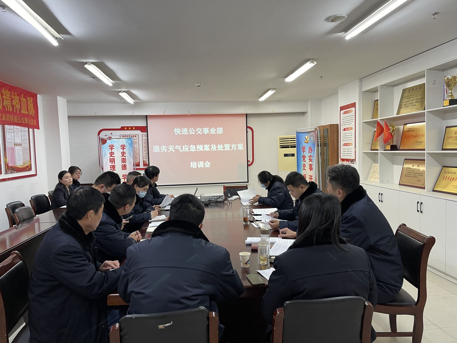 公交集團(tuán)快速公交事業(yè)部穩(wěn)健安全保暢春運(yùn)