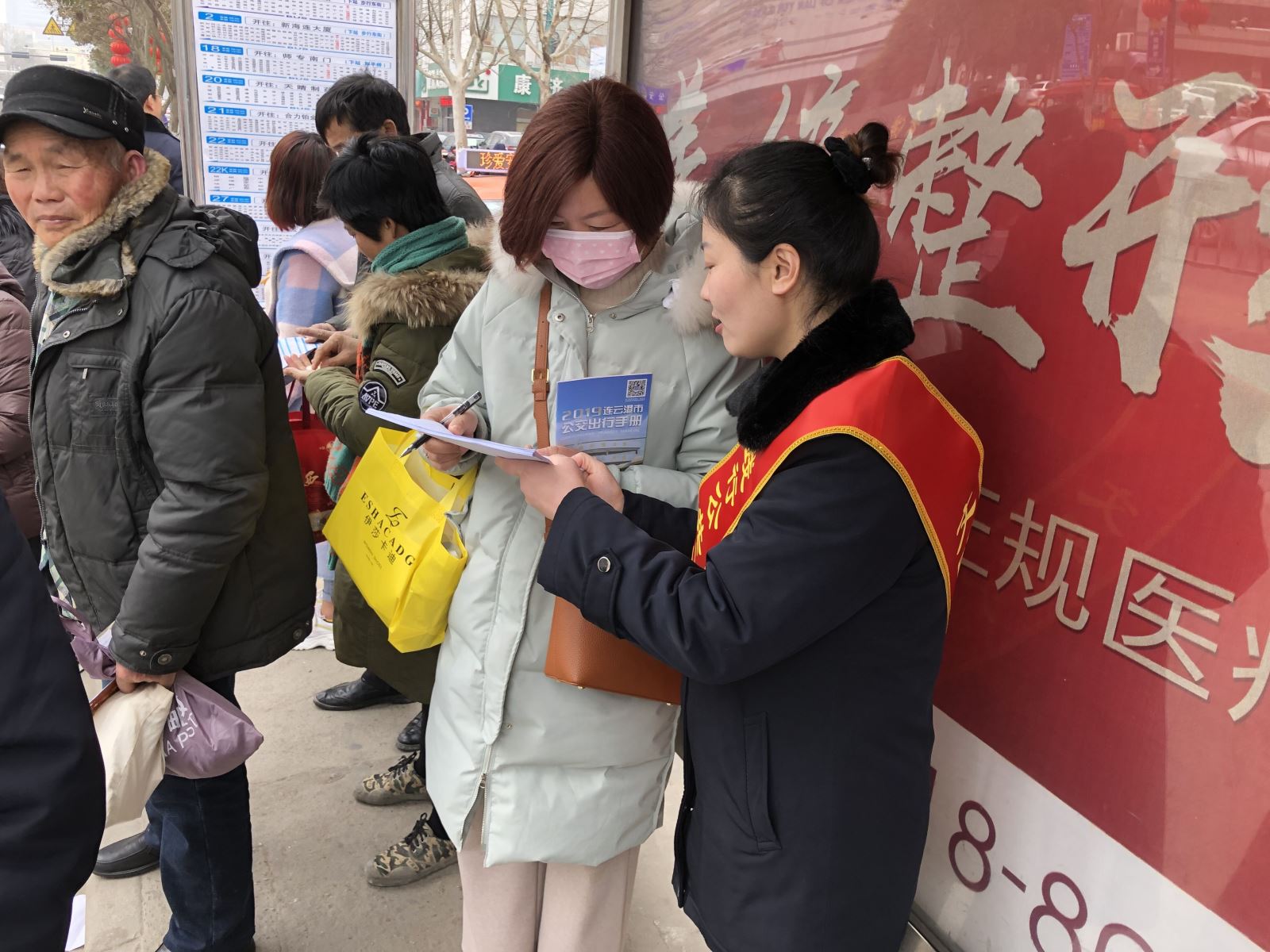 弘揚(yáng)雷鋒精神  公交集團(tuán)公交事業(yè)一部在行動(dòng)