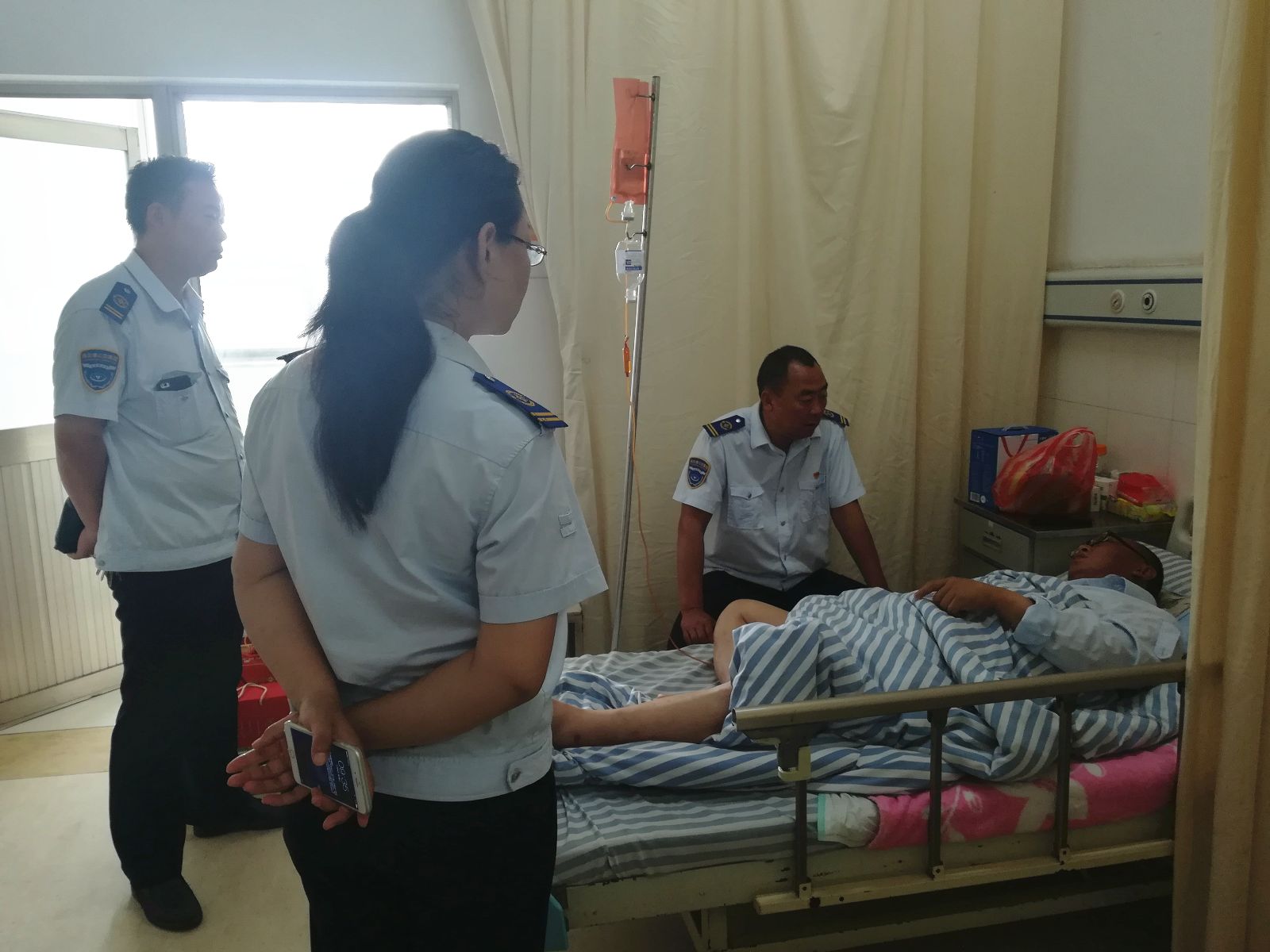 點滴關愛暖人心 公交集團海通公交公司慰問生病職工