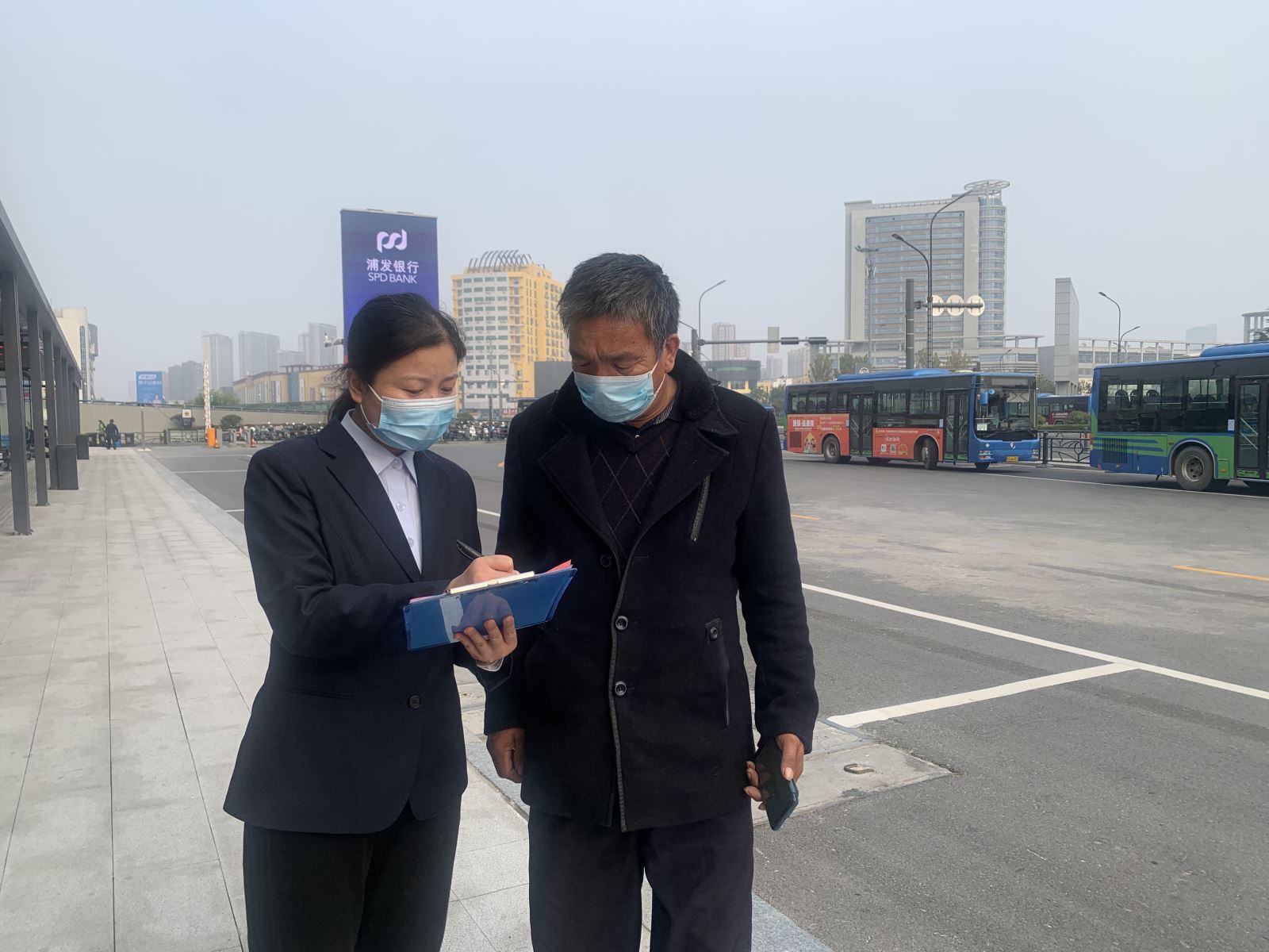 公交集團紀(jì)委充分發(fā)揮監(jiān)督保障執(zhí)行作用開展公交服務(wù)滿意度調(diào)查問卷活動