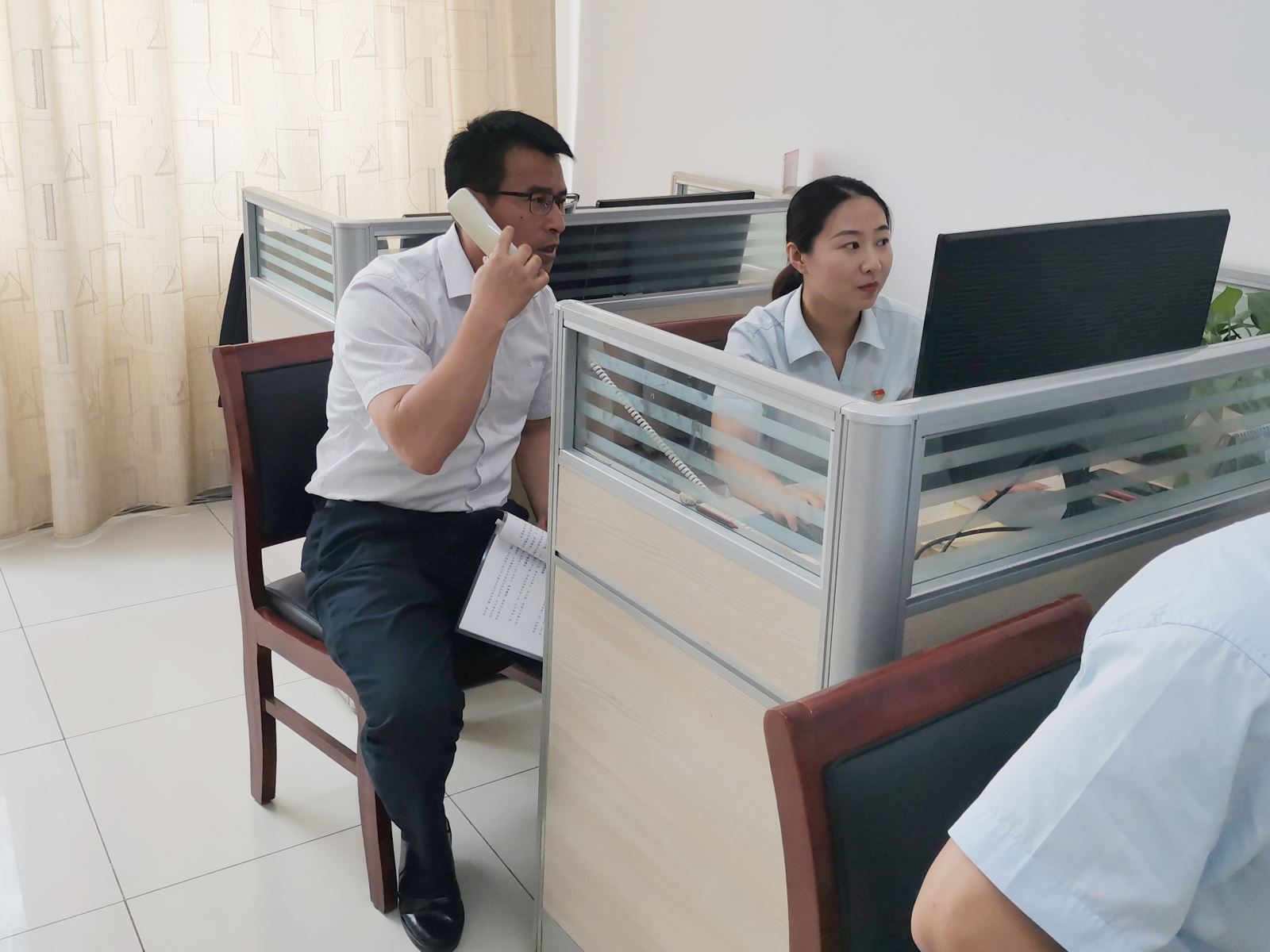 公交集團開展“傾聽民意、為民解難”暨“我當一天話務員”活動