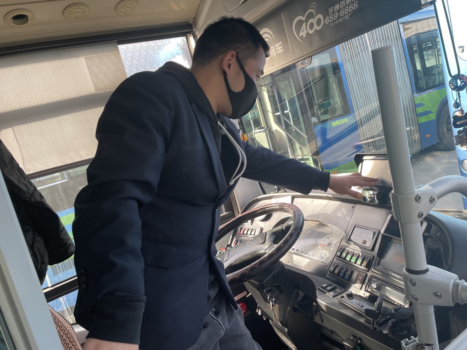 公交集團(tuán)快速公交事業(yè)部開(kāi)展車(chē)輛視頻專(zhuān)項(xiàng)檢查工作