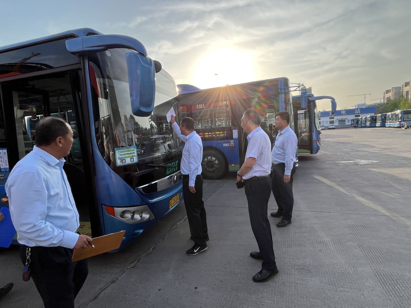 公交集團快速公交事業(yè)部開展“安全生產(chǎn)月”綜合大檢查