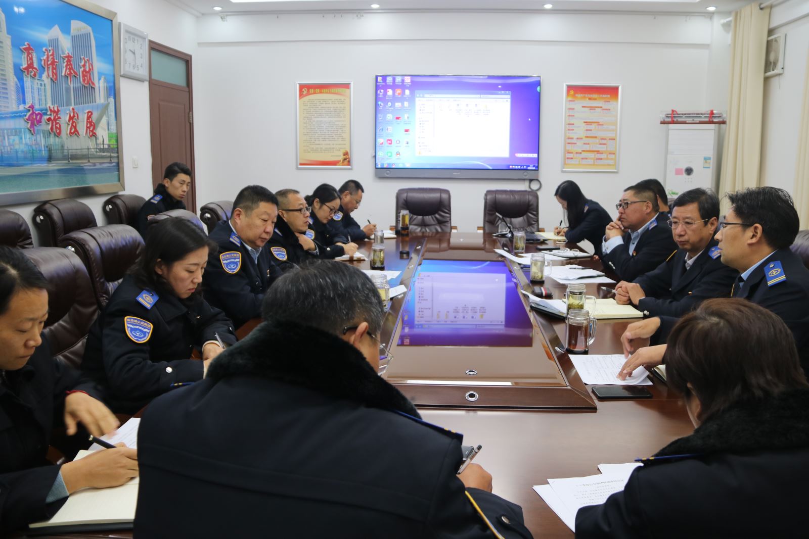 公交集團(tuán)召開機(jī)關(guān)部室辦公會(huì)