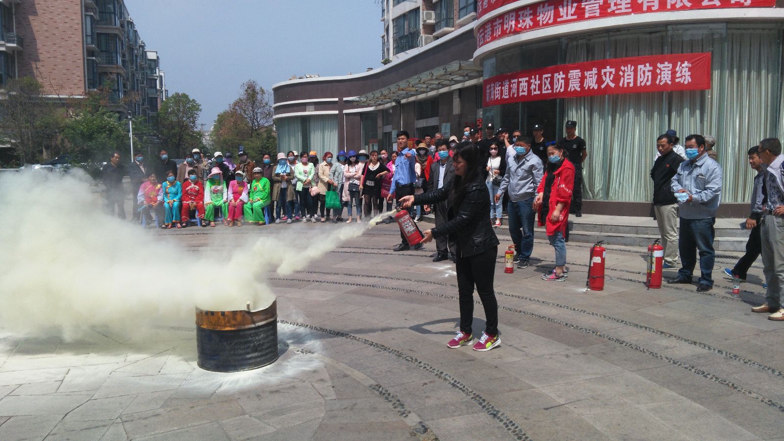 公交維修公司黨支部積極參加河西社區(qū)開展5.12防震減災(zāi)消防演練