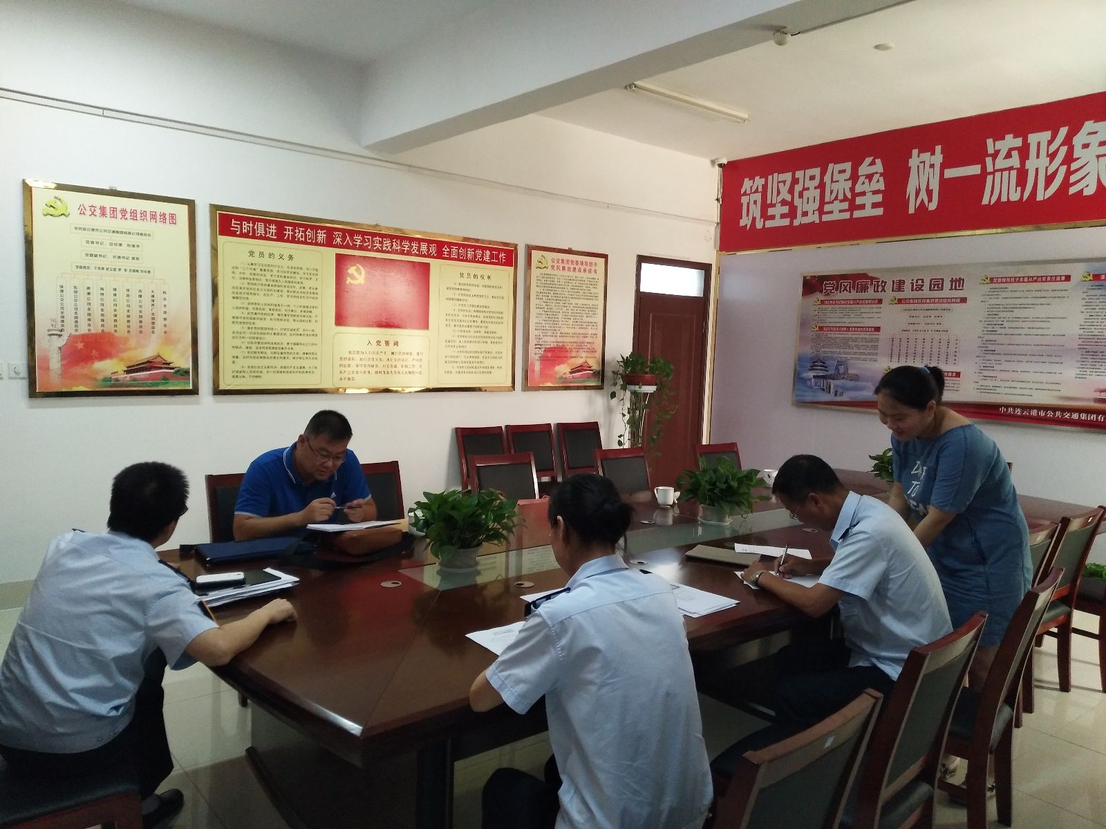 國家統計局連云港調查隊對公交集團進行統計執法檢查