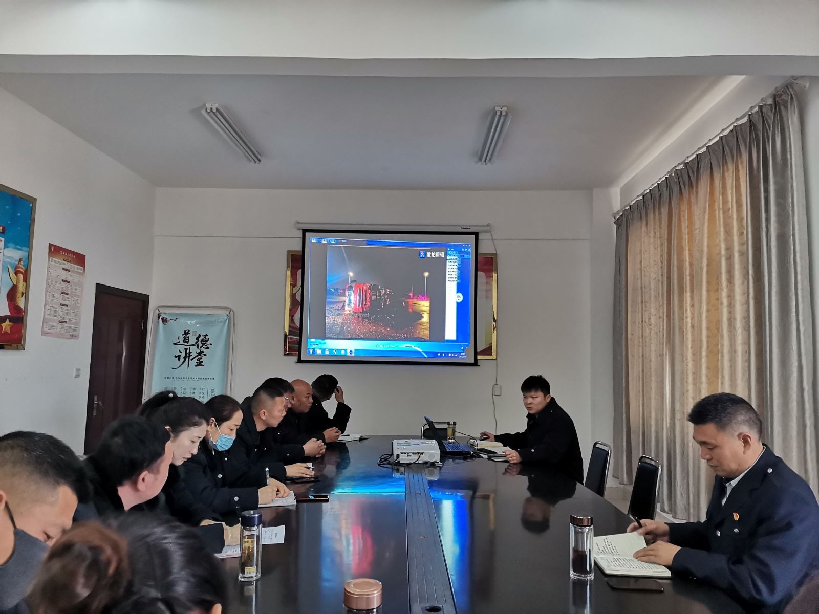 公交事業(yè)二部開(kāi)展安全、機(jī)務(wù)工作專(zhuān)題會(huì)議