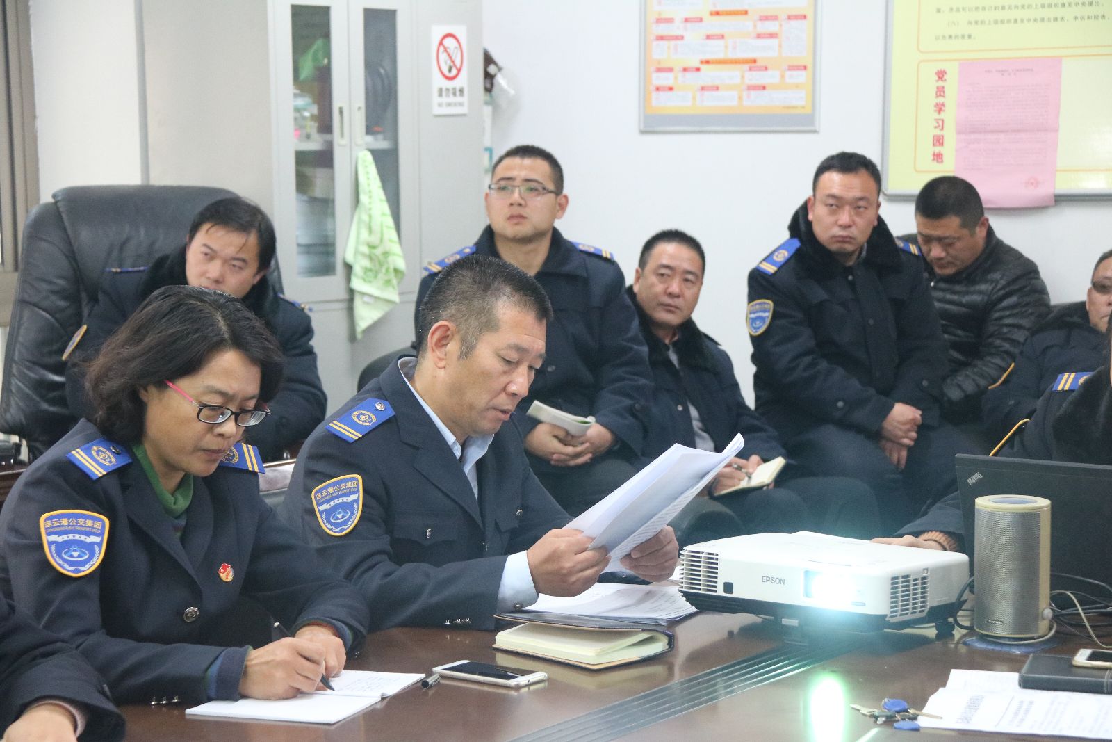 公交集團快速公司組織黨員學習黨的十九大會議精神