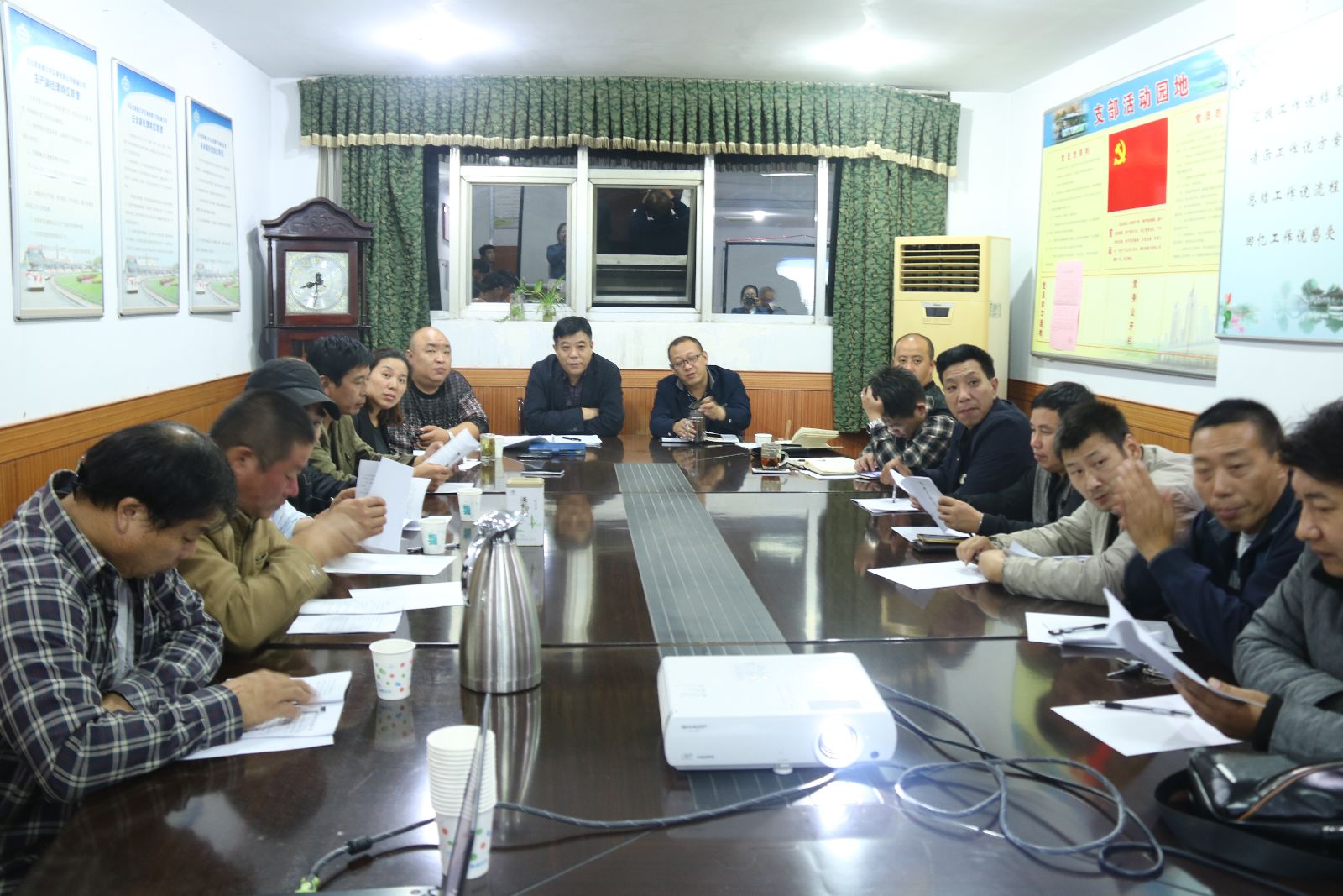 公交新浦公司召開《駕駛員營運(yùn)服務(wù)標(biāo)準(zhǔn)規(guī)范》試行動(dòng)員會(huì)議