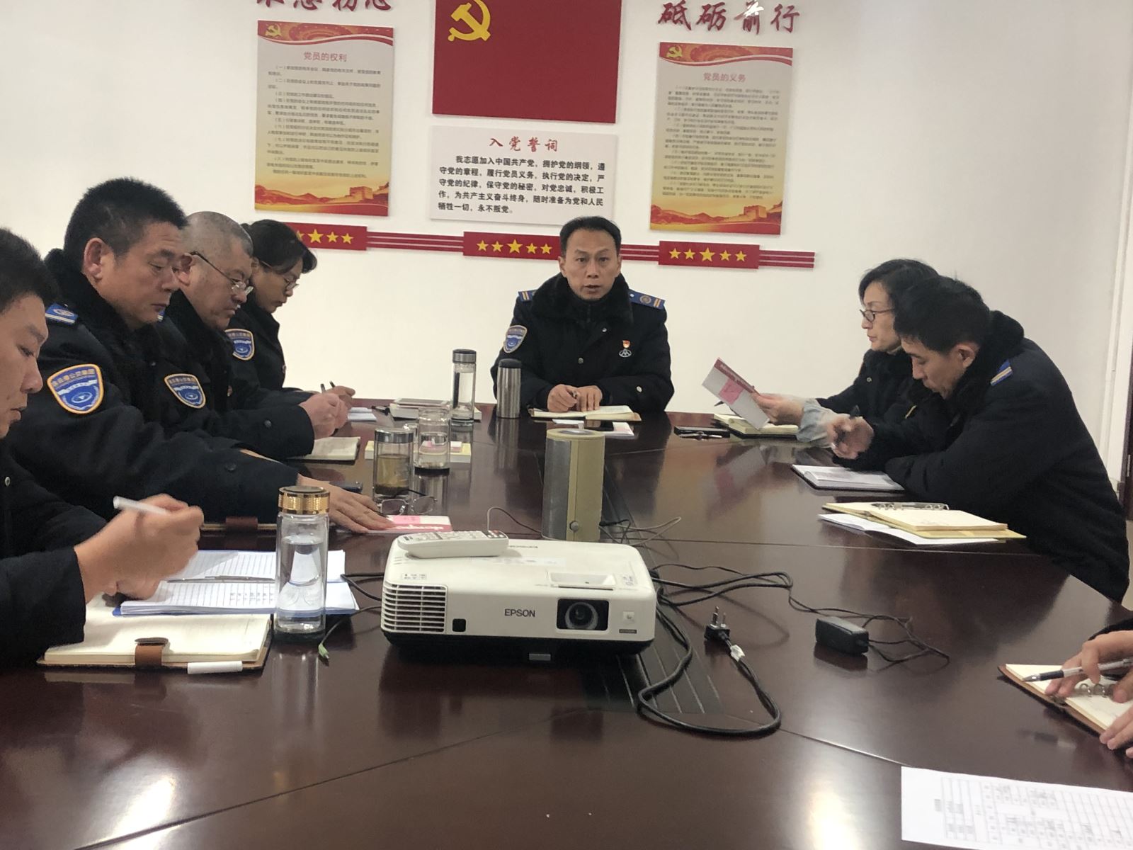 公交集團快速公交事業部召開黨員學習筆記點評會