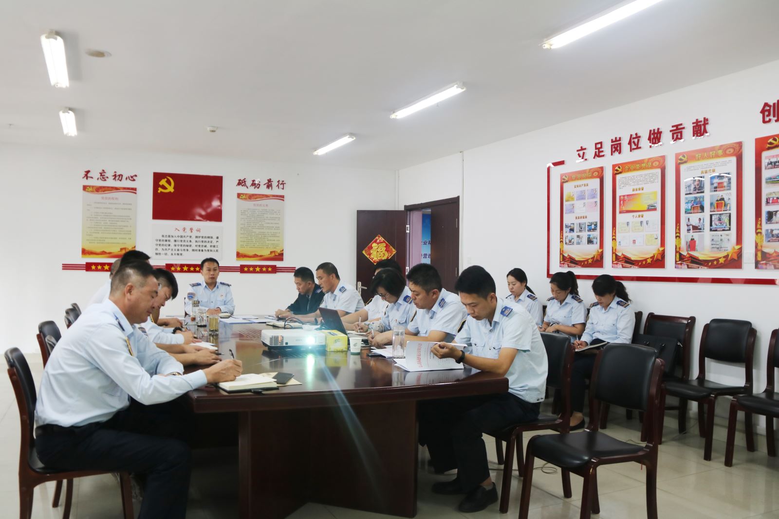 公交集團(tuán)快速公交公司積極部署國(guó)慶節(jié)運(yùn)輸保障和安全生產(chǎn)工作