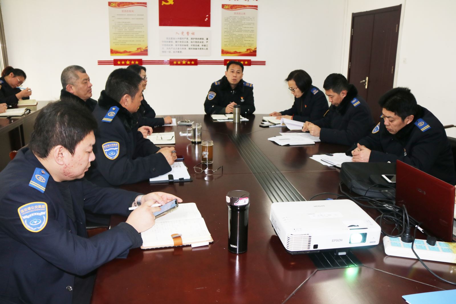 公交集團(tuán)快速公交事業(yè)部召開B1K線運(yùn)營(yíng)專題會(huì)議