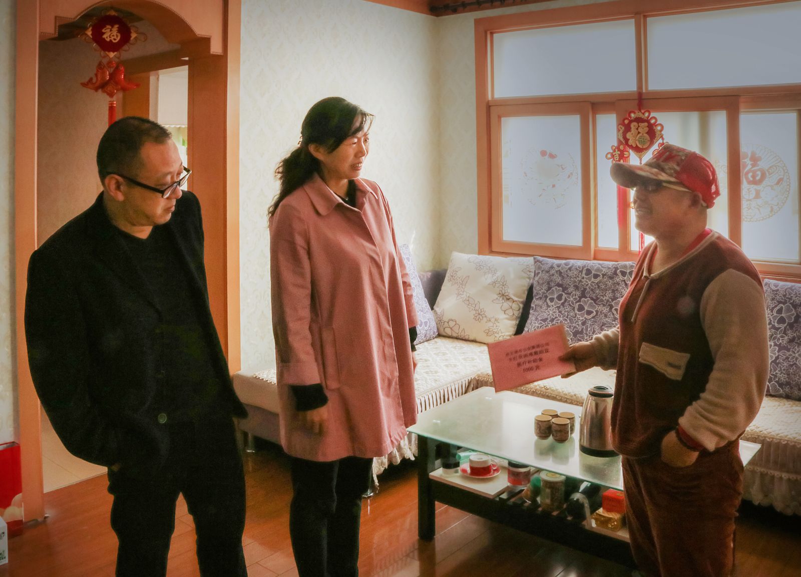 公交集團(tuán)工會看望慰問困難重病職工