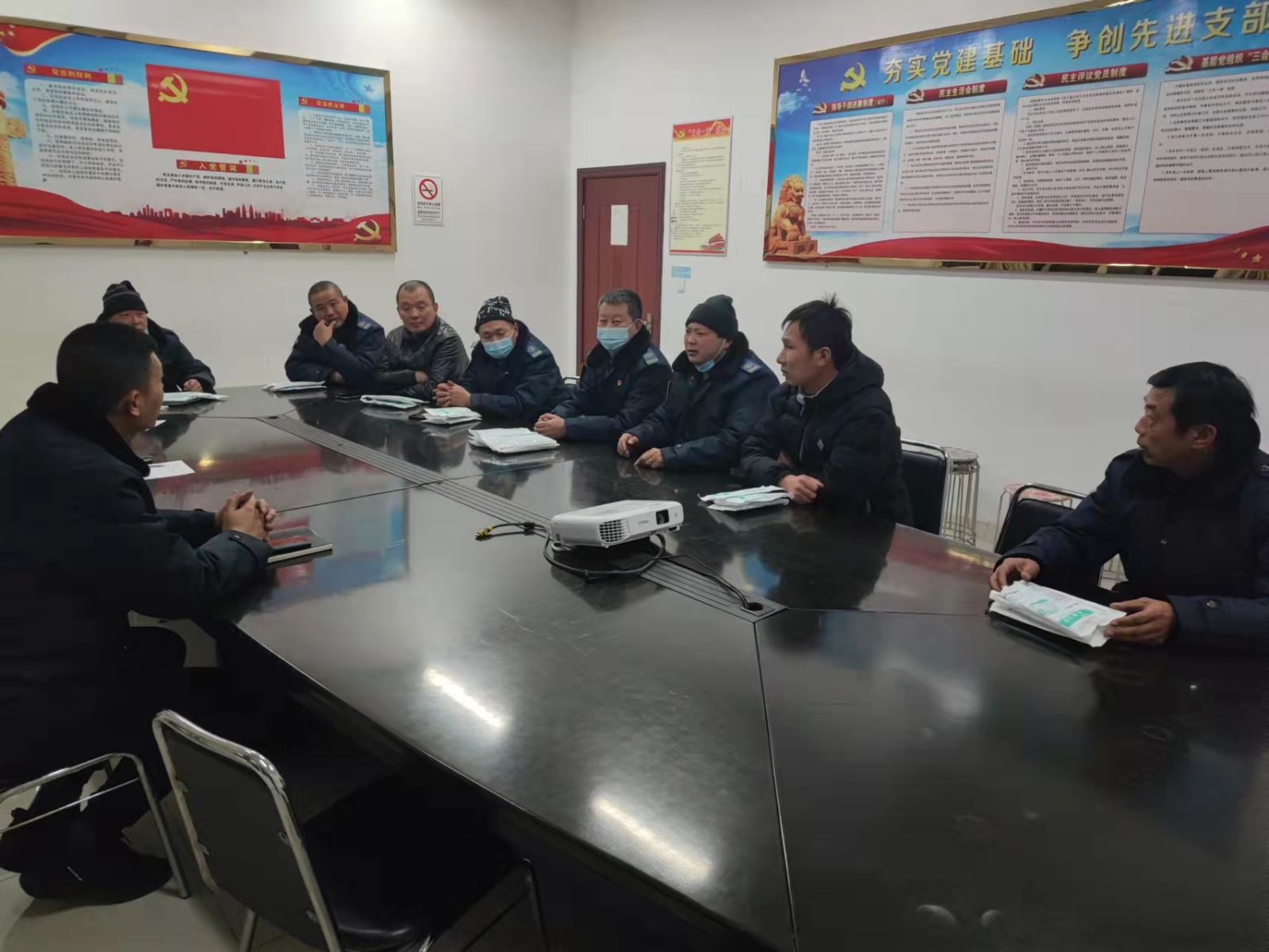 公交集團(tuán)公交事業(yè)二部召開(kāi)提升游3路服務(wù)質(zhì)量專題會(huì)議