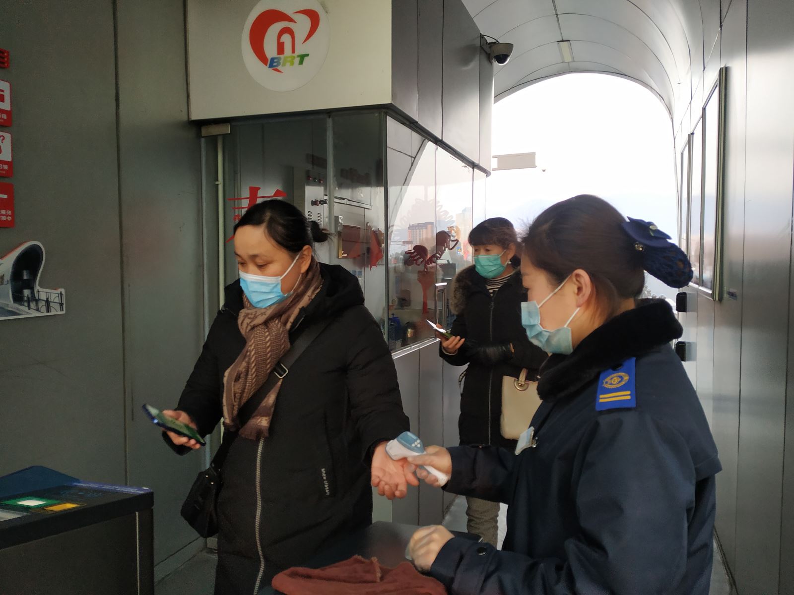 快速公交事業部站務員孟金幫助乘客找到丟失的物品獲感謝