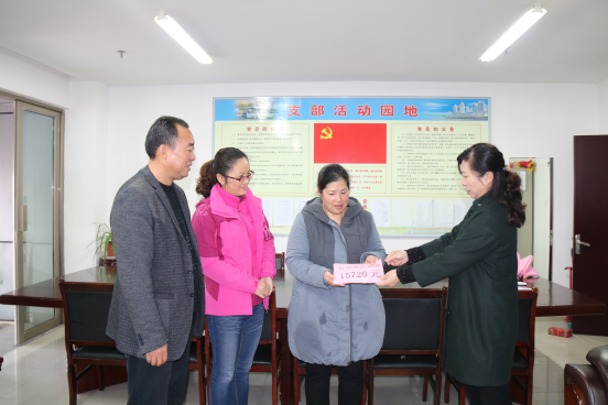 公交海州公司為困難員工家庭捐款獻愛心